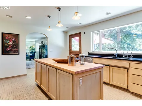 2808 Capital Drive Eugene OR 97403