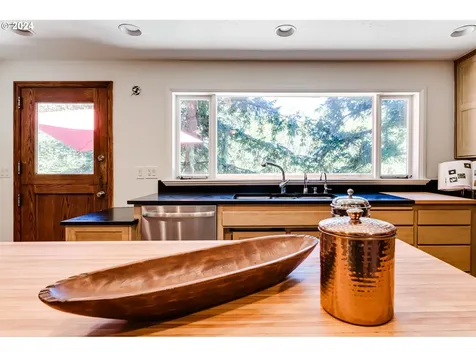2808 Capital Drive Eugene OR 97403