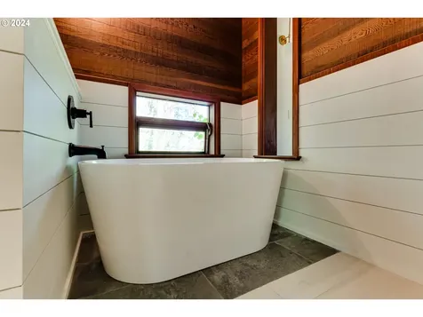 2808 Capital Drive Eugene OR 97403