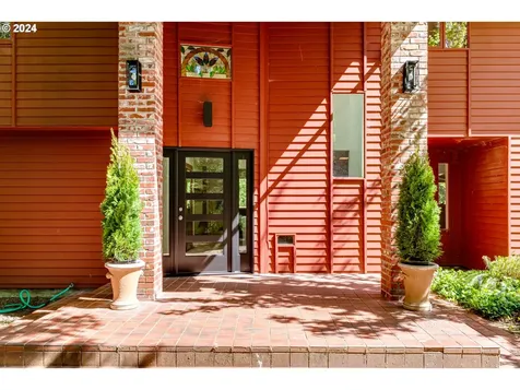 2808 Capital Drive Eugene OR 97403