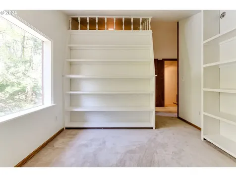2808 Capital Drive Eugene OR 97403