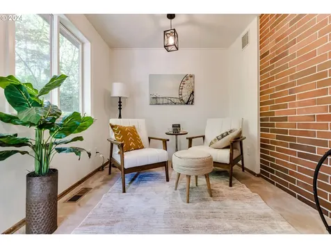 2808 Capital Drive Eugene OR 97403