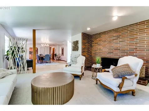 2808 Capital Drive Eugene OR 97403