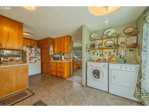 886 S Hill Drive Reedsport OR 97467