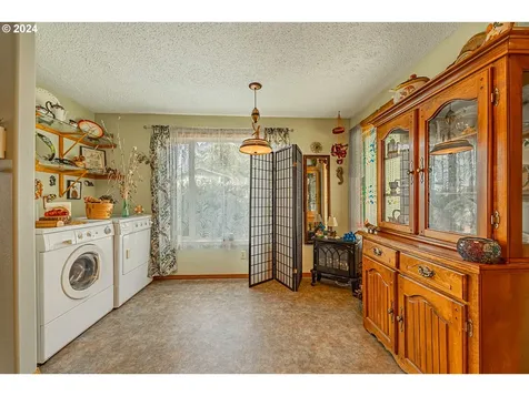 886 S Hill Drive Reedsport OR 97467