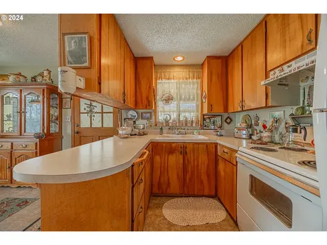 886 S Hill Drive Reedsport OR 97467
