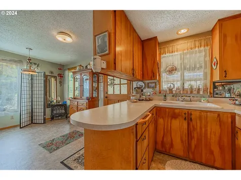 886 S Hill Drive Reedsport OR 97467