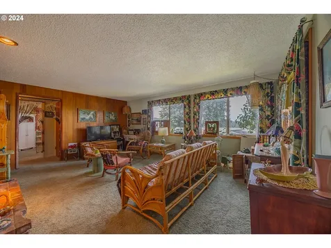 886 S Hill Drive Reedsport OR 97467