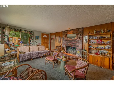 886 S Hill Drive Reedsport OR 97467