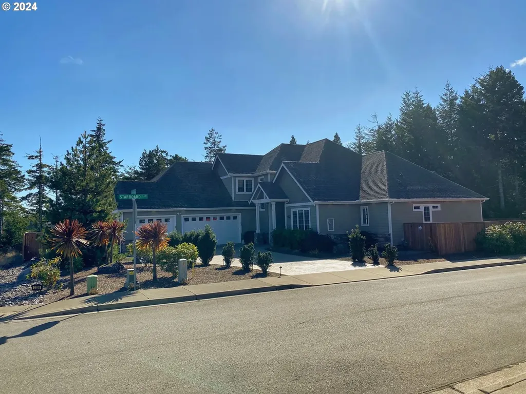 2208 Garfield Street North Bend OR 97459