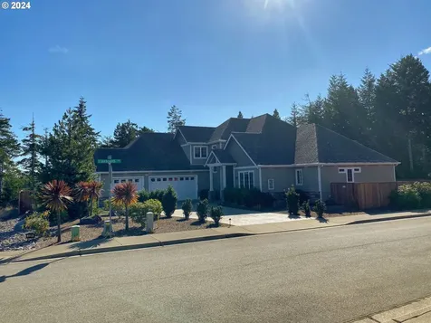 2208 Garfield Street North Bend OR 97459