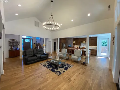 2208 Garfield Street North Bend OR 97459