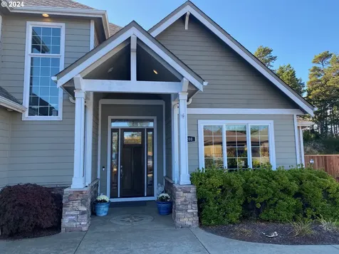 2208 Garfield Street North Bend OR 97459