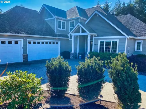 2208 Garfield Street North Bend OR 97459