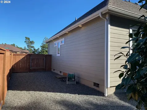 2208 Garfield Street North Bend OR 97459