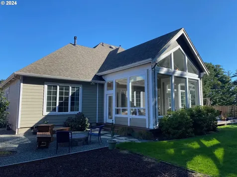 2208 Garfield Street North Bend OR 97459