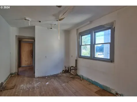 4126 NE 6th Avenue Portland OR 97211