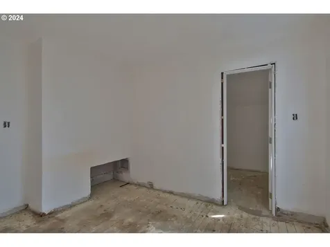 4126 NE 6th Avenue Portland OR 97211
