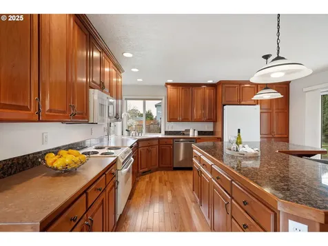 1867 NW Park Terrace Albany OR 97321