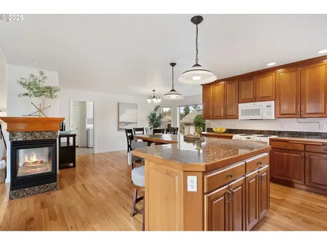 1867 NW Park Terrace Albany OR 97321