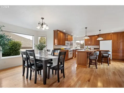 1867 NW Park Terrace Albany OR 97321