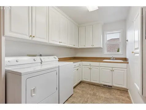 1867 NW Park Terrace Albany OR 97321