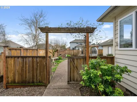 1867 NW Park Terrace Albany OR 97321