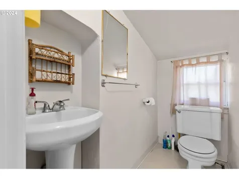 16521 SE Powell Boulevard Portland OR 97236