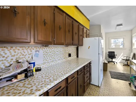 16521 SE Powell Boulevard Portland OR 97236