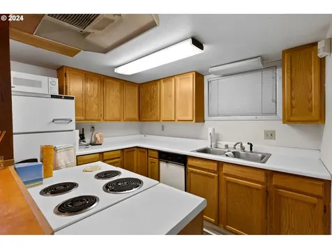 16521 SE Powell Boulevard Portland OR 97236