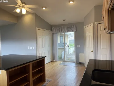 1533 Grant Street North Bend OR 97459