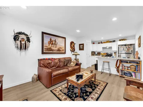 810 Sw Mayer Avenue Winlock WA 98596