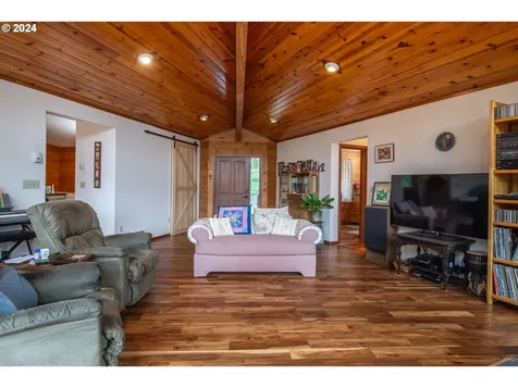 1364 Pine Ridge Drive Glide OR 97443