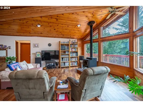 1364 Pine Ridge Drive Glide OR 97443