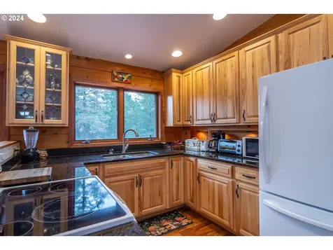 1364 Pine Ridge Drive Glide OR 97443