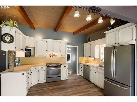 105 N Alder Street Lowell OR 97452