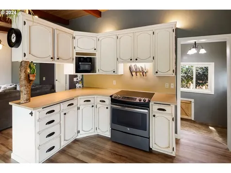 105 N Alder Street Lowell OR 97452