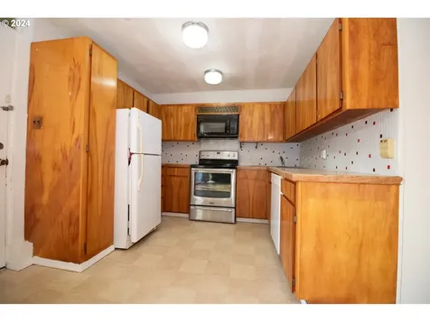 83306 Clear Lake Road Florence OR 97439