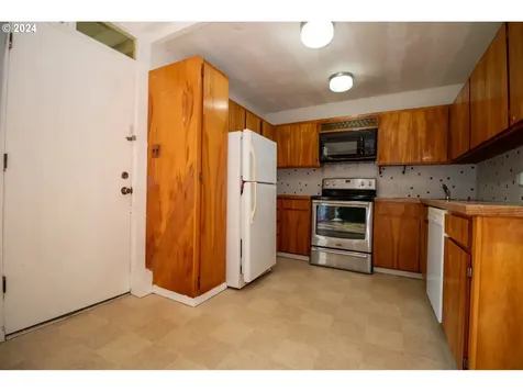 83306 Clear Lake Road Florence OR 97439