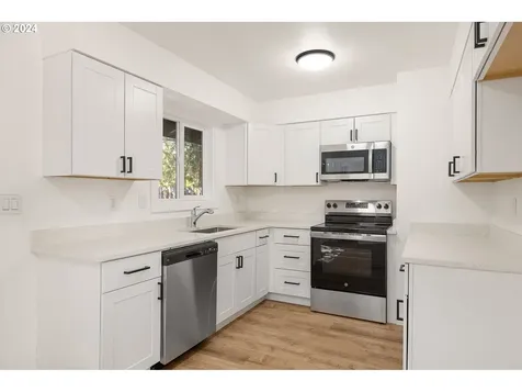 17824 SE Clay Street Portland OR 97233
