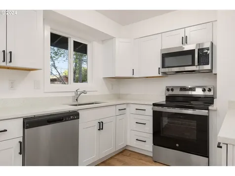 17824 SE Clay Street Portland OR 97233