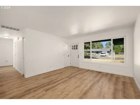 17824 SE Clay Street Portland OR 97233