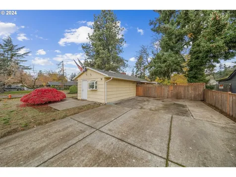 4236 SE 99th Avenue Portland OR 97266