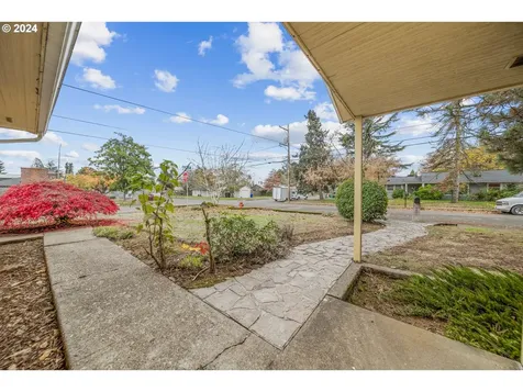 4236 SE 99th Avenue Portland OR 97266