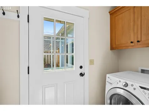 870 Meadow Butte Loop Eugene OR 97401