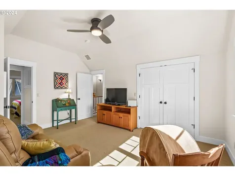 870 Meadow Butte Loop Eugene OR 97401