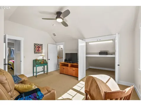 870 Meadow Butte Loop Eugene OR 97401