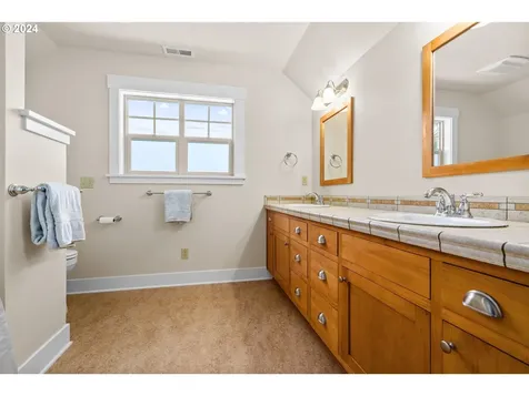 870 Meadow Butte Loop Eugene OR 97401