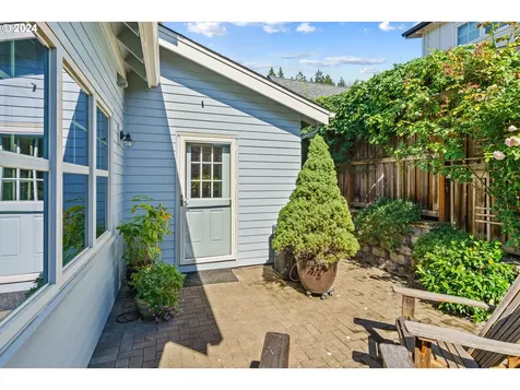 870 Meadow Butte Loop Eugene OR 97401