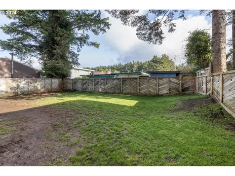 602 Se Inlet Avenue Lincoln City OR 97367